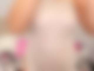 Live cam show with LindaInsatiable - Average on Gym Cam Girls
