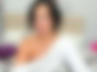 LindaInsatiable MILF webcam performer live streaming