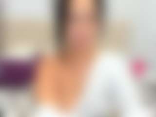 Live cam show with LindaInsatiable - Control on studioflirtlive.com