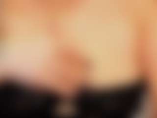 Live cam show with LindaInsatiable - Brown Eyes MILF on Camsoda