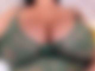 Live cam show with PameelaRoberts - Nipple Piercings on Camiplay Live