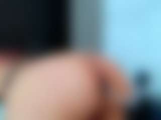 Live cam show with Nina Savage - Fingering on Camsoda
