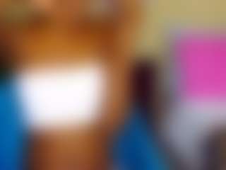 Live cam show with savournie - Shower on madthumbs