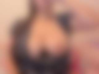 Live cam show with Sandraclarx - Milk on Free Soda