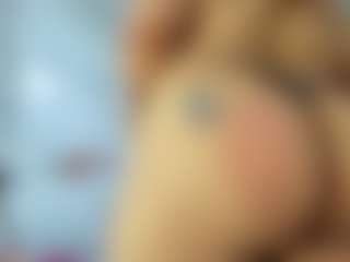 Live cam show with cristal-horny19 - Camel Toe on Gym Cam Girls
