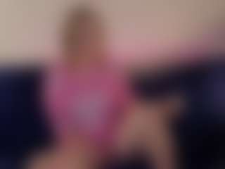 Live cam show with MARY-T - Smoking on SquirtSoMuch
