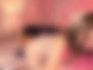 Live cam show with Lilly - Shaved Pussy on Hubzter Live