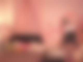 Live cam show with Lilly - Brown Eyes Curvy on Camsoda