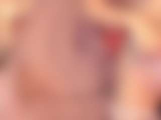 Live cam show with Lilly - Brown Hair Petite on Camsoda