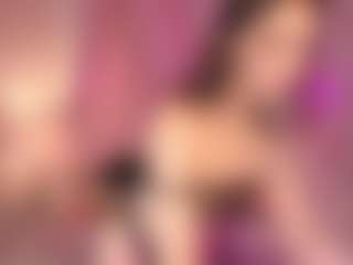 Live cam show with Lilly - Petite on AdultVida.com