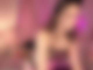Live cam show with Lilly - Brown Hair Petite on AdultVida.com