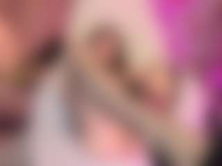 Live cam show with Lilly - Teen (18+) on Camsoda Late Night