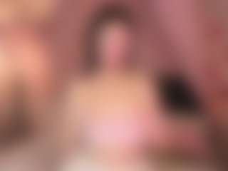 Live cam show with Lilly - Brown Eyes Curvy on intimatelivegirls.com