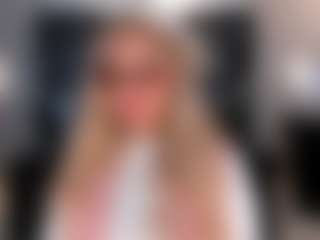 Live cam show with RebeccaHudson - Amateur on AdultVida.com