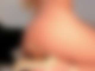Live cam show with RebeccaHudson - Blowjob on Livezox