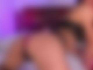 Live cam show with love-cameron - Brown Hair Toys on googirlz