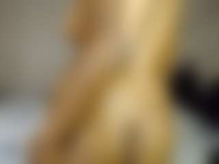 Live cam show with Bella - Amateur Big Tits on Camming Site