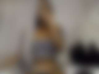 Bella's Live Sex Cam Show