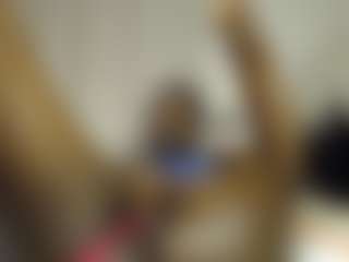 Bella's Live Sex Cam Show