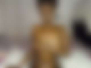 Live cam show with Bella - Dildo Or Vibrator on CamClone