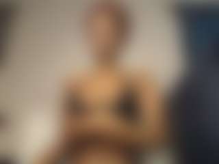Live cam show with Bella - Bedroom Black on xxxlivecams.org