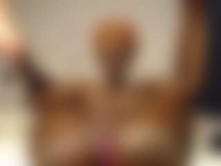 Bella's Live Sex Cam Show