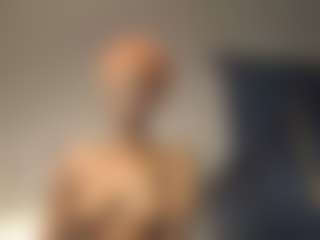 Bella's Live Sex Cam Show