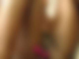 Live cam show with Bella - Black Squirt on fapnchat