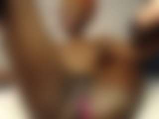 Bella's Live Sex Cam Show
