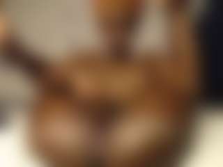 Live cam show with Bella - Athletic Shaved Pussy on Camsoda
