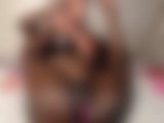 Bella's Live Sex Cam Show