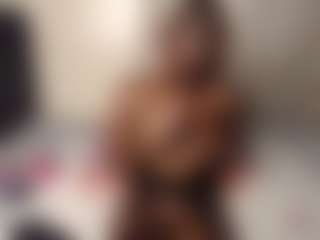 Live cam show with Bella - Ebony Toys on Streamer API