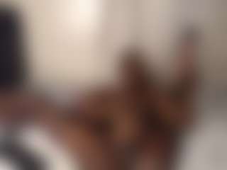 Live cam show with Bella - Athletic Strip on sexylive.show