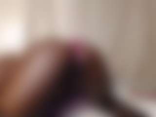 Live cam show with Bella - Public Ebony on Camsoda
