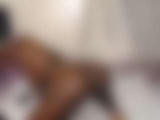 Live cam show with Bella - Athletic BBW on Strip Flash - Live Sex Shows