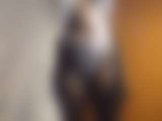 Bella's Live Sex Cam Show