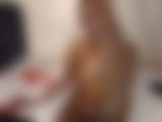 Bella's Live Sex Cam Show