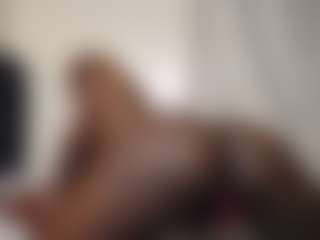 Bella's Live Sex Cam Show
