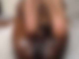 Bella's Live Sex Cam Show