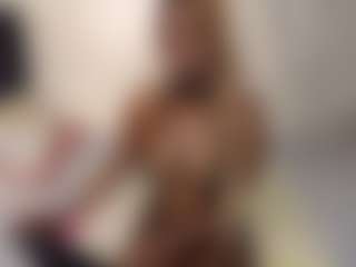 Bella's Live Sex Cam Show