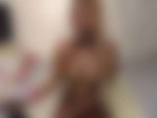 Bella's Live Sex Cam Show