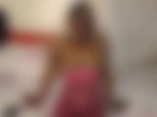 Live cam show with Bella - Fetish Curvy on live.xheat.ai