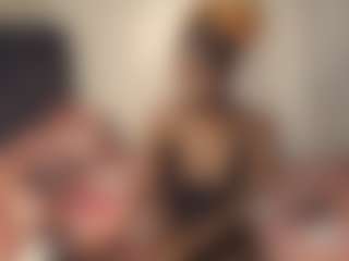 Live cam show with Bella - Facial Piercings on WildCum
