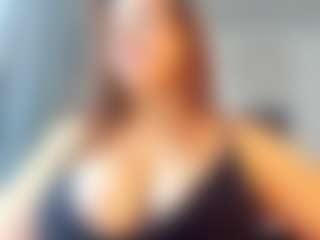 Live cam show with Milf Victoria - Dildo Or Vibrator on Milfs Live