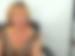 Live cam show with MarieDesire - Upskirt on Dolls Live