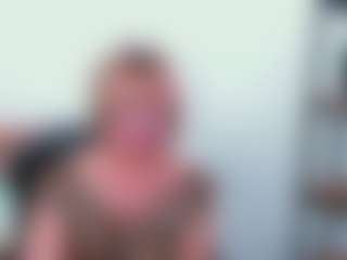 Live cam show with MarieDesire - Average on fapnchat