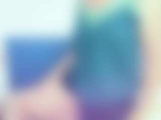 Live cam show with MarieDesire - Petite MILF on Hubzter Live