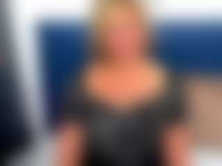 Live cam show with MarieDesire - Upskirt on StripNow