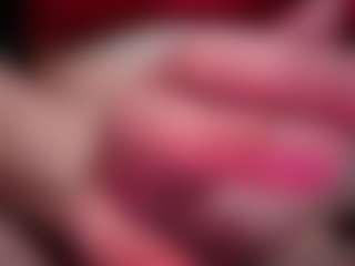 Live cam show with Piper - Fingers on Gym Cam Girls