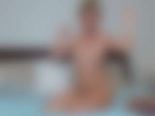 Live cam show with Laura Bentley - Spank on Camsoda
